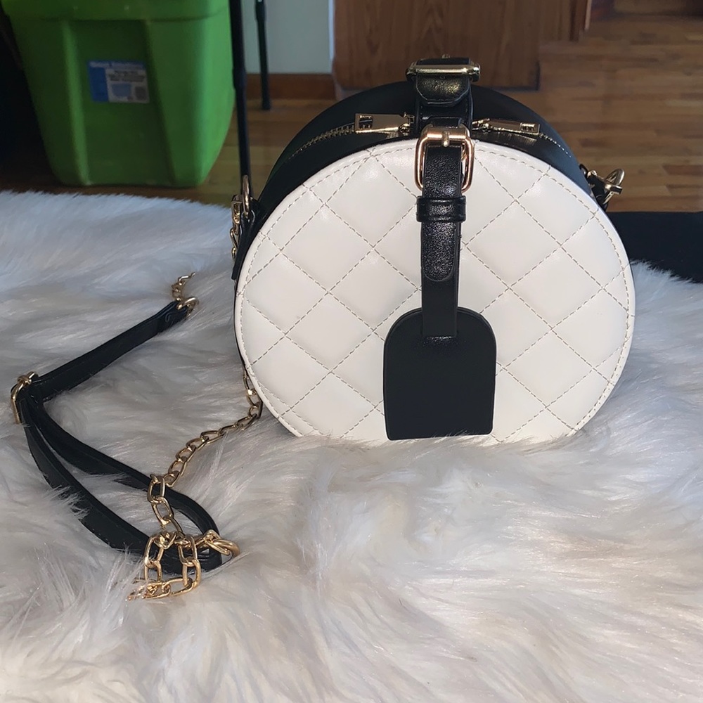 NEW! Quilted Round Bag-White